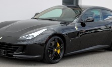 Noleggio Ferrari GTC4Lusso a Varese